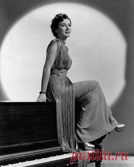 Валентина Кортезе в фильме «Малайя», 1949 год  |  Умерла 96-летняя итальянская кинодива Валентина Кортезе - Кино Mail.ru