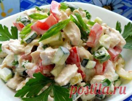 Легкий салат с курицей