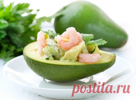 Вкусные Салаты и Блюда из Авокадо Для Новогоднего Стола Этот фрукт сейчас можно без проблем купить в любом супермаркете. Из авокадо готовят замечательные салаты, супы и даже напитки. В блюдах, где соединены несколько продуктов, авокадо приобретает совершенно другой вкус и придает пище некую пикантность и своеобразие. Какие блюда из авокадо можно приготовить, чтобы удивить гостей и побаловать свою семью. Блюда из авокадо Авокадо нужно совмещать с другими продуктами и сейчас...