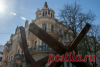 В Харькове прекратил работу электротранспорт. В Харькове не работает метро и остальной электротранспорт, на маршруты по схеме блэкаута выведены автобусы, сообщили в мэрии города. Утром 9 марта стало известно о взрывах в Киеве и ряде украинских регионов. Затем глава Минэнерго Украины Герман Галущенко сообщил о повреждении энергообъектов страны.