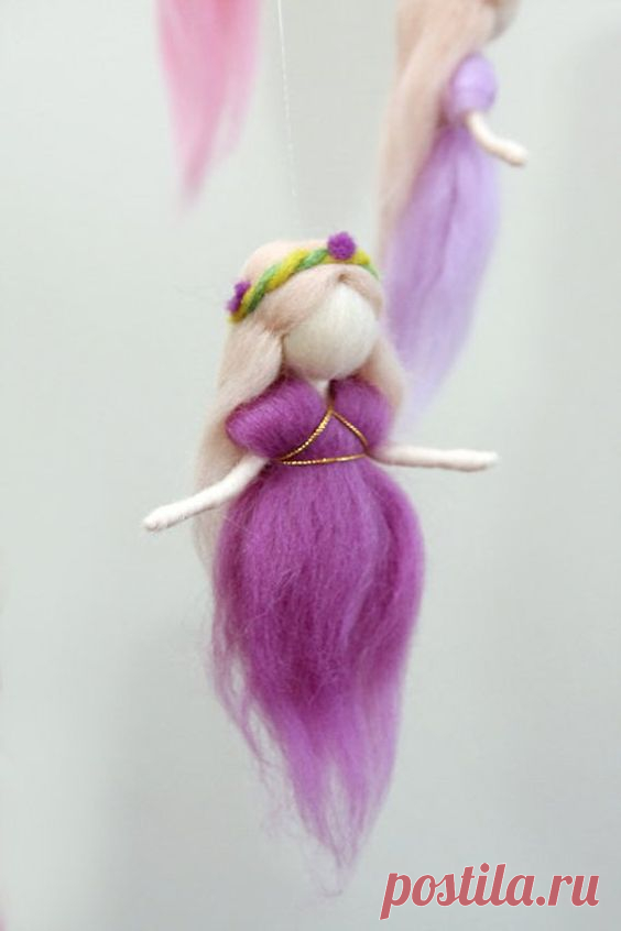 This is a Waldorf inspired piece made of wool by the needle-felting technique. It's been created to provide a peaceful and harmonious image that communicates with the soul through its colors…