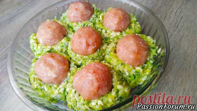 Вкусная новинка из фарша и кабачков! Пальчики оближешь! | Кулинария Всем большой привет! Делюсь с Вами рецептом запеканки с кабачками, фаршем и сыром! Отличное блюдо для разнообразия обеда или ужина! Питательное, сытное и сочное блюдо для любителей кабачков!Ингредиенты Основа Рис (гречка) сухой – 80 гр.Кабачки – 500 гр.Твердый сыр – 100 гр.Яйца – 2...