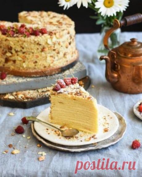 Творожный "Наполеон"

Ингредиенты на форму 20,5 см:

Сахар — 170 г
Сливочное масло — 100 г
Творог — 400 г
Яйца — 2 шт.
Разрыхлитель — 10 г
Ванильный сахар — 8 г
Мука — 500 г

Для крема:

Молоко — 1,5 л
Сахар — 240 г
Яйца — 6 шт.
Сливочное масло — 300 г
Ванильный сахар — 12 г
Мука — 4,5 ст. л. с горкой
Крахмал — 3 ст. л. 

Приготовление.

1. В миску высыпать творог (крупнозернистый перетереть через сито), добавить ванильный сахар, сахар, яйца и добавить размягченное (не рас...