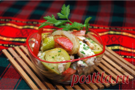 Теплый салат с кабачком и курицей Успей насладиться этим божественным вкусом! Ингредиенты: Кабачок — 2-3 шт Куриное филе — 1 шт Помидор — 1 шт Петрушка — 3-4 веточки Лук — 1 шт Растительное масло — 2 ст.л. Соль, перец черный молотый, бальзамический уксус по вкусу Приготовление: Отбиваем куриное филе с двух сторон до...