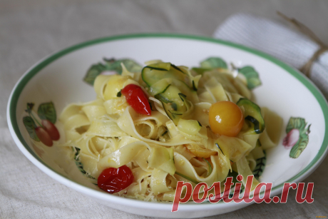 Паста Фетучини с цукини и пармезаном рецепт с фото Вкусный рецепт приготовления пасты фетучини с цукини и пармезаном в домашних условиях. Паста Фетучини с цукини и пармезаном рецепт с фото по шагам