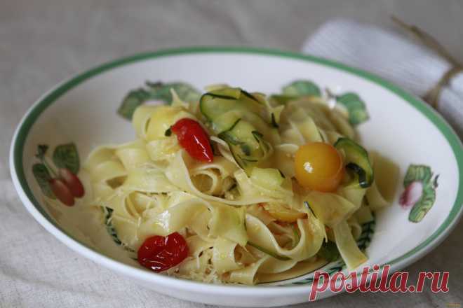 Паста Фетучини с цукини и пармезаном рецепт с фото Вкусный рецепт приготовления пасты фетучини с цукини и пармезаном в домашних условиях. Паста Фетучини с цукини и пармезаном рецепт с фото по шагам