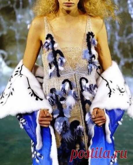 Fendi Haute Couture осень-зима 2016-2017— роскошные меха в стиле невинной девы и холодной злой королевы