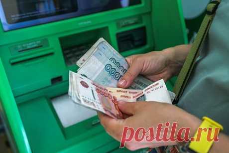 Влияние роста курсов валют на финансовую стабильность в России оценили. Рекордное падение рубля к доллару не несет угрозы финансовой стабильности в России. Вместе с тем существует угроза с точки зрения инфляции и платежеспособного спроса населения. Об этом в разговоре с «Лентой.ру» заявил генеральный директор аналитического агентства «БизнесДром» Павел Самиев.