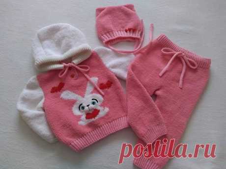 Костюм с зайчиком малышу
Связала для внучатой племянницы 1,5 лет костюм из пряжи Ализе Софти.Связано без описания,лицевой гла