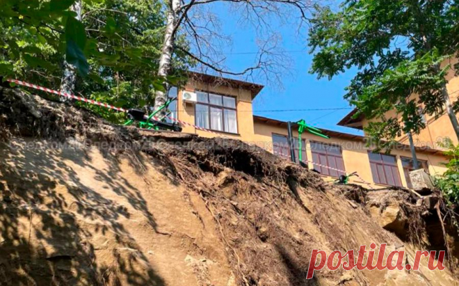 СК возбудил дело после обрушения грунта в санатории в Кисловодске. В Кисловодске возбудили уголовное дело после обрушения на территории санатория грунта, при котором пострадали два человека, сообщило СУ СК по Ставропольскому краю в телеграм-канале.