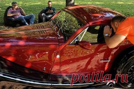 В Казани пройдет выставка ретроавтомобилей под открытым небом. В Казани пройдет последняя в сезоне выставка ретро-машин под открытым небом. Мероприятие состоится 2 октября по адресу Горьковское шоссе, 53а. Известно, что в нем примут участие члены клуба ретроавтомобилей «311» и «Кабрио-клуба». Организаторы подготовили для гостей развлекательную интерактивную программу.