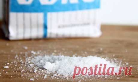 У многих народов мира соль символизирует чистоту и порядочность. Неудивительно, что она фигурирует и в терапии. Соль издавна используют в очищающих процедурах для души и тела по всему миру, а главное ее преимущество — сильный позитивный заряд, который она содержит.