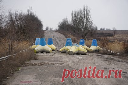 Минобороны заявило о бреши в минно-взрывных заграждениях ВСУ. Российские военные инженеры 6-й общевойсковой армии Западной группировки войск проделали брешь в минно-взрывных заграждениях на купянском направлении. Об этом заявили в Минобороны. «Зачастую инженерам приходится работать на переднем крае на удалении до 300-400 м от противника», — сообщили там.