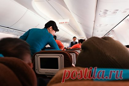 Опытная стюардесса рассказала о самых добрых знаменитостях на ее рейсах. Опытная стюардесса рассказала о знаменитостях, с которыми летала на одних рейсах, и перечислила самых добрых из них. По словам Эмили Келли, наибольшее впечатление на нее произвели американский актер и певец Джейми Фокс и актриса Мэри-Кейт Олсен. Бортпроводница вспомнила, что Джейми летел вместе с дочерью.