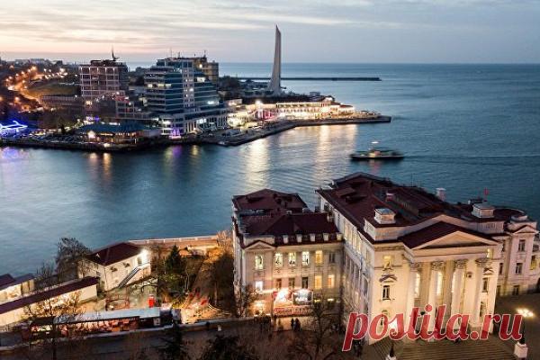 «А над Севастополем развевается флаг НАТО…» Вполне вероятно, пишет Корреспондент (Украина), что во влажных мечтах заокеанских бенефициаров и их верных вассалов последствия Майдана представлялись «в розовом свете»: Украина — единый монолит антироссийской истерии, над морской базой…