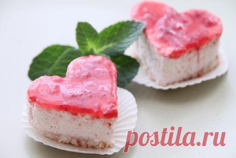 КОКОСОВО-КЛУБНИЧНОЕ ПИРОЖНОЕ