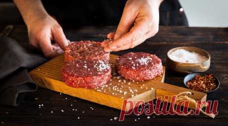 Как правильно посолить мясной фарш, чтобы получились идеальные котлеты