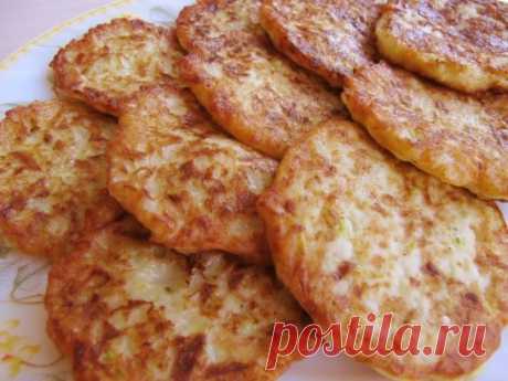 ОЛАДЬИ ИЗ КАБАЧКОВ С СЫРОМ И ЧЕСНОКОМ