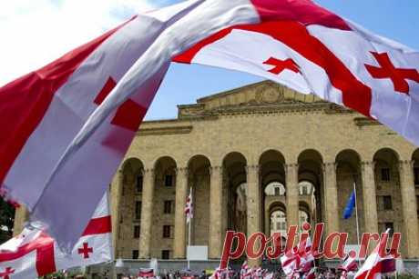 В Грузии вновь отказались вводить санкции против России. Единственной пострадавшей стороной от введения антироссийских санкций стала бы Грузия, поэтому Тбилиси не будет к ним присоединяться, заявил генеральный секретарь правящей партии «Грузинская мечта» Каха Каладзе. Он отметил, что власть намерена защищать интересы Грузии и ее граждан.