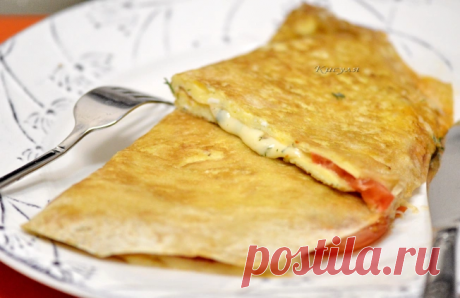 Яйцо с сыром и помидором в лаваше