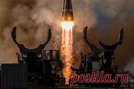 «Союз МС-25» с россиянином и белоруской пристыковался к МКС. Пилотируемый корабль «Союз МС-25» с россиянином и белоруской пристыковался к Международной космической станции (МКС). Об этом сообщает ТАСС. На корабле находятся первая участница космического полета от Белоруссии Марина Василевская, космонавт госкорпорации «Роскосмос» Олег Новицкий и астронавт НАСА Трейси Дайсон.