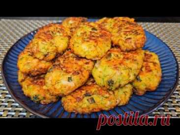 Хозяйка из Индии научила меня так вкусно готовить кабачки, вкуснее мяса! Быстро и просто рецепт. Кабачки - 2 штКартофель - 2 штСоль - 1 ч. лМорковь - 1 штЛук репчатый - 1 штКуриное филе - 250 грУкроп, петрушкаЯйца - 2 штСыр - 100 грМанная крупа - 4-5 ст.лСоль, перец по вкусуРастительного масла для жарки