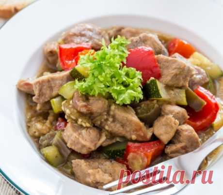 Тушеное мясо с баклажанами и кабачками - Dynastyofchefs.ru