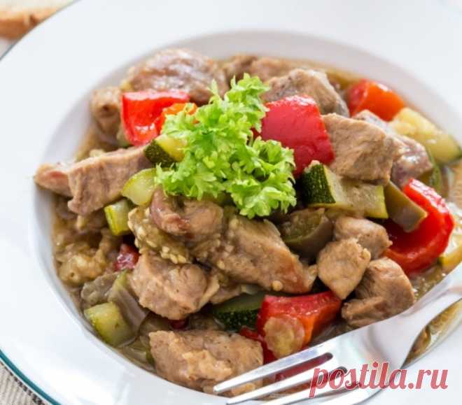 Тушеное мясо с баклажанами и кабачками - Dynastyofchefs.ru