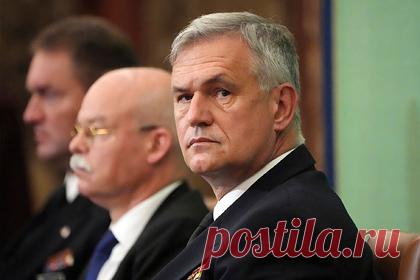 В МИД высказались об отставке главкома ВМС ФРГ из-за слов о возвращении Крыма. Заместитель директора департамента информации и печати МИД России Алексей Зайцев заявил, что слова бывшего главнокомандующего ВМС ФРГ вице-адмирала Кая-Ахима Шенбаха о том, что Крым уже никогда не вернется в состав Украины, отражают взгляды не только самого офицера, но и существенной части военной элиты Германии.