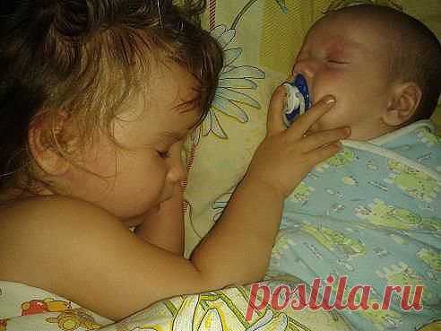 Eсли выпадет соска, братик проснётся.