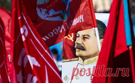 В РВИО назвали изложенной «должным образом» роль Сталина в новом учебнике. В новом едином учебнике истории Сталин представлен не как тиран и зверь, каким он был в «учебниках фонда Сороса», а как главнокомандующий и защитник интересов внешней политики СССР, заявил научный директор РВИО Мягков