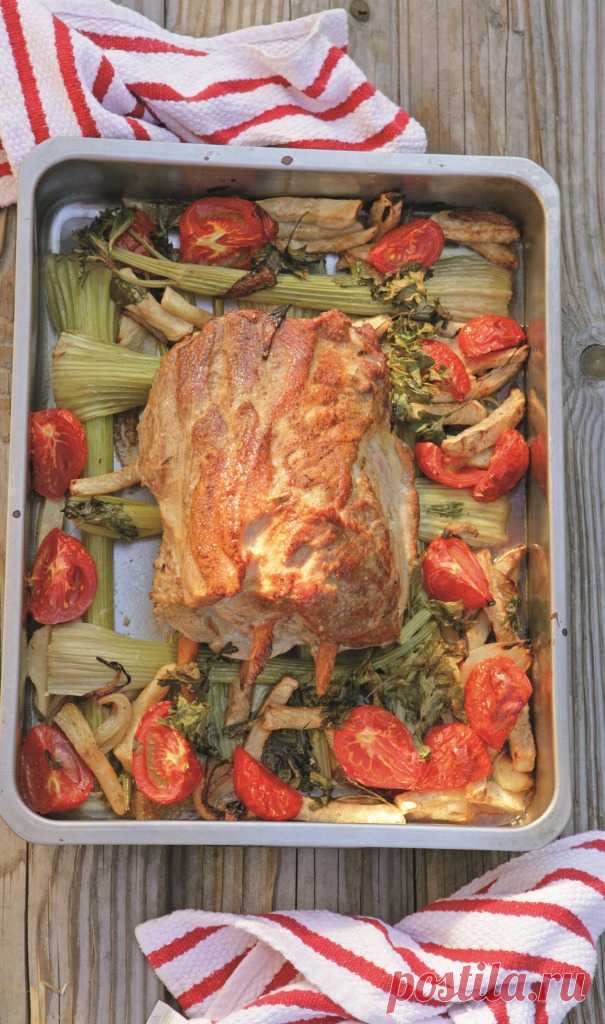 Свинина, запеченная на решетке из сельдерея — Фактор Вкуса