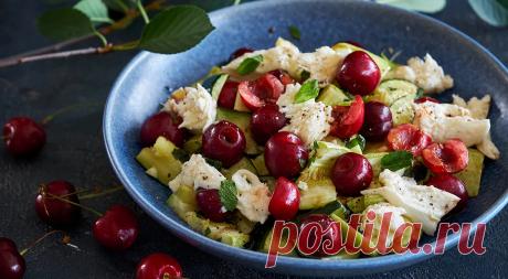 6 блюд с черешней, от которых невозможно оторваться — читать на Gastronom.ru Черешня так прекрасна, что в сезон хочется съесть ее как можно больше. Спелые сочные ягоды добавляйте к сырам, готовьте с ними выпечку и соусы. Но будьте осторожны: от блюд с черешней невозможно оторваться! - статья на кулинарном сайте Gastronom.ru