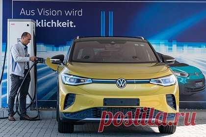У Tesla появится бюджетный конкурент. Немецкий автоконцерн Volkswagen представил концепт электромобиля ID. 2all, который станет серийной моделью. Новинка постарается повторить успех VW Golf, одного их самых продаваемых автомобилей в мире, и составить конкуренцию американской Tesla в борьбе за бюджетный сегмент рынка.