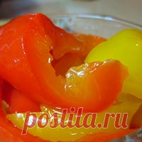 Перец в масле на зиму: простой рецепт очень вкусной закуски Салаты из перца на зиму готовят многие хозяйки. Мы предлагаем 4 очень вкусных рецепта заготовок из перца, которые можно приготовить очень быстро.