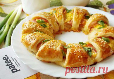 Слоеный пирог с сыром и беконом - рецепт с фотографиями