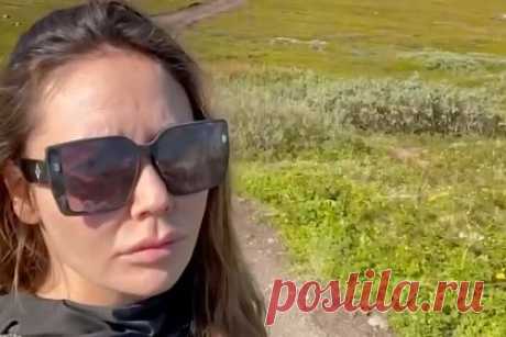 Поcетившая тундру российская ведущая почувствовала себя «первобытным человеком». Популярная российская телеведущая, жена резидента шоу Comedy Club Павла Воли Ляйсан Утяшева поделилась с подписчиками своего Telegram-канала размышлениями о том, что путешествие по Мурманской области без телефонной связи заставило ее почувствовать себя «первобытным человеком».