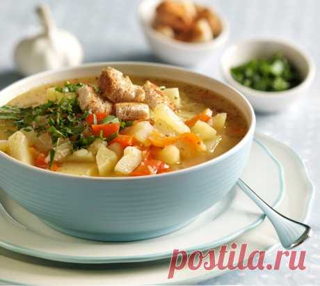 Чесночный суп с овощами и сухариками.
Быстрый рецепт ароматного супа на курином бульоне с картофелем, репчатым луком, сладким перцем, сухариками и большим количеством чеснока.