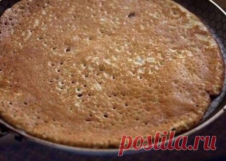 Заварные блины на молоке

Моя бабушка готовила самые вкусные блинчики. Особым шиком считались кружевные, "дырчатые" блины, и у бабули они выходили неизменно легкими и воздушными. А готовила она по такому рецепту.

Ингредиенты:

Молоко — 500 мл
Горячая вода — 200 мл
Яйца — 2 шт.
Разрыхлитель — 1 ч. л.
Мука — 300 г
Масло растительное — 30 мл
Соль — по вкусу
Сахар — по вкусу

Приготовление:

1. Взбейте яйца с сахаром, солью и молоком.
2. Вскипятите в чайнике воду. Влейте в ми...