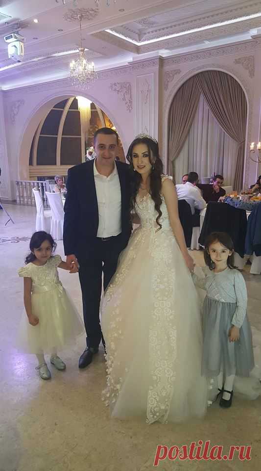 (2) Liza Tshuguryan