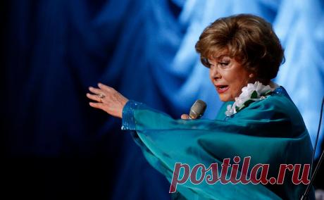 Эдита Пьеха с 15-го раза получила звание почетного гражданина Петербурга. В преддверии Дня основания Петербурга в заксобрании города прошло голосование, на котором почетными гражданами выбрали блокадную учительницу Надежду Строгонову и певицу Эдиту Пьеху. Кандидатуру последней до этого выдвигали 14 раз