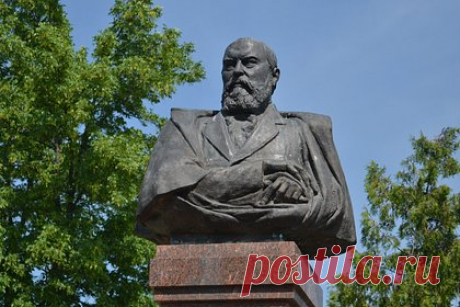 В Ивановской области отметят 200-летие великого русского драматурга. В Ивановской области запланирована масштабная культурная программа к 200-летию великого русского драматурга Александра Островского. Сообщается, что годовщину со дня рождения драматурга отметят в 2023 году. Жителей и гостей области ждут международные театральные фестивали, гастроли, образовательные проекты и выставки.