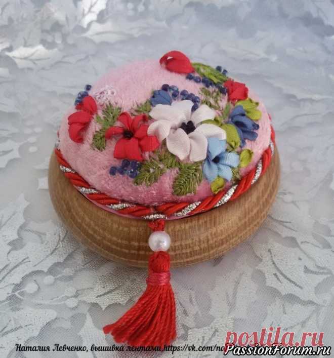 Шкатулки, вышитые лентами