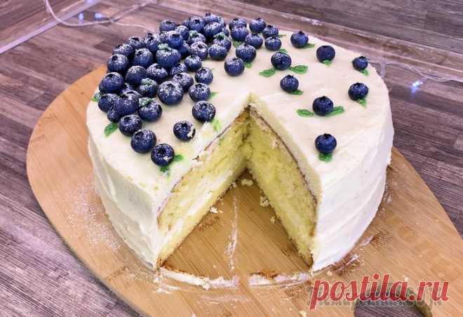 Торт с муссом из белого шоколада Торт, который очень просто приготовить, потому что бисквит я делала по типу как готовить «шарлотку», а мусс делается легко и просто. Собирать такой тортик очень легко, так как как мусс отлично держит ...