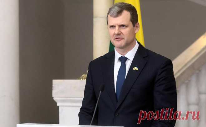 Ушедший в отпуск для заботы о пчелах премьер Литвы подал в отставку. Премьер-министр Литвы Гинтаутас Палуцкас, после недавнего коррупционного скандала ушедший в отпуск на пару недель, подал в отставку, сообщает LRT со ссылкой на источники.