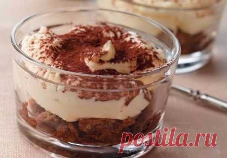 Десерт Тирамису: быстро и вкусно!!! 
=200 гр. любого песочного печенья ● 200 гр. нежирного творога ● 100 гр. сметаны ● 50 гр. сахара ● 1 ч. л кофе ● ваниль ● какао