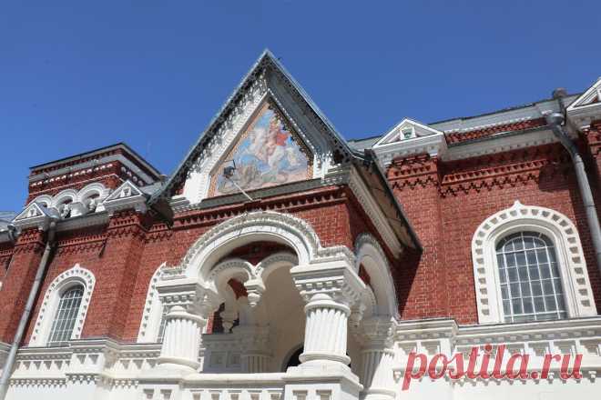 Классная коллекция художественного стекла в музее Гусь-Хрустального  посвященного стеклу.
В коллекции есть уникальные образцы и редкие работы русских стеклоделов.
Одна из них - это 