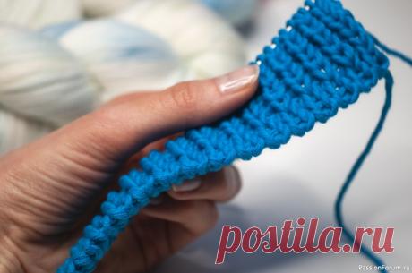 Знающие вязальщицы приберегли фабричный набор петель для резинок 1х1 в 2х вариантах. | Вязание спицами для начинающих Продолжаю тему сравнения разных видов набора петель, которую мы с моей подругой Еленой уже начали.Вот в этой статье даны 2 отличных варианта набора для узоров на основе глади. Что  там гладь - легкотня! Но дело обстоит гораздо сложнее, когда мы беремся  вязать резинки. И не важно какая...