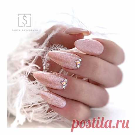 Нежный и красивый маникюр