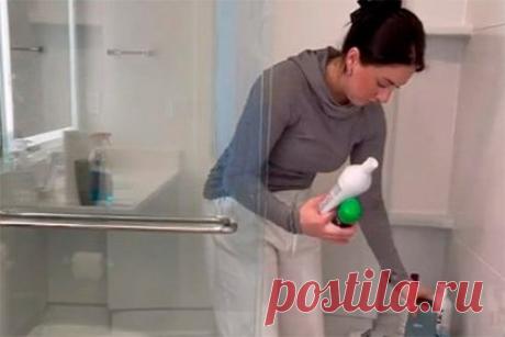 Тиктокерша подсказала простые способы преобразить ванную без ремонта. Обновить интерьер в ванной комнате без ремонта можно с помощью корзин, свечей и емкостей для средств гигиены, рассказала блогерша Меган, которая ведет страницу в социальной сети TikTok под псевдонимом @housetohomey. По словам Меган, такие способы подойдут людям, арендодатели которых возражают против ремонта.